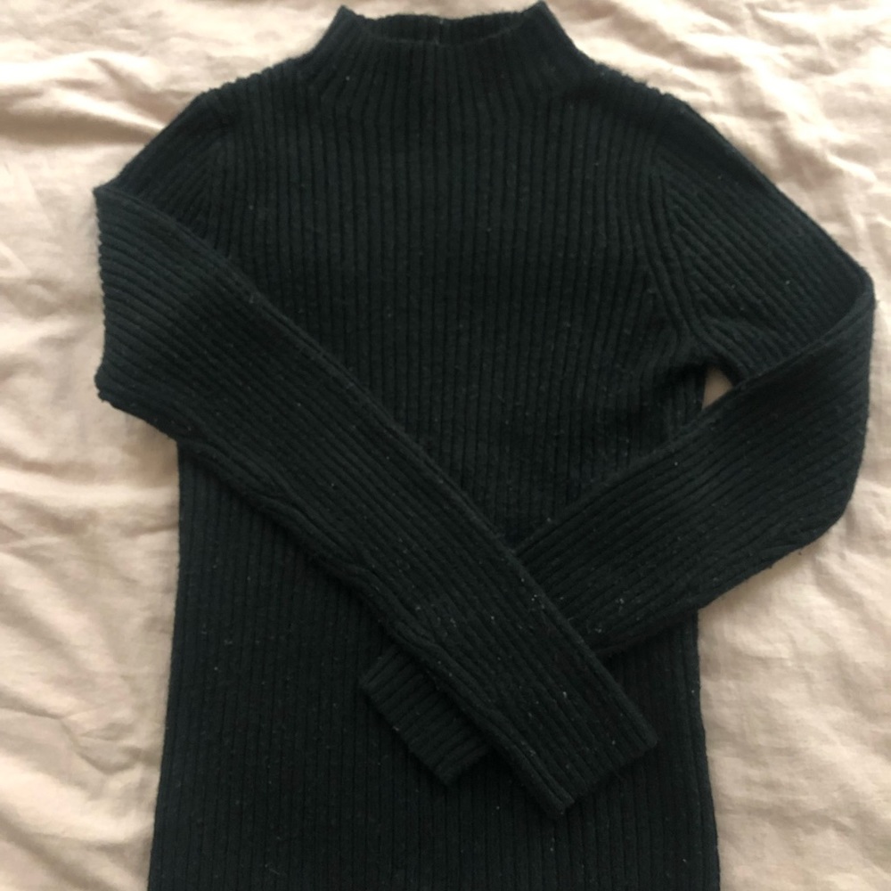 UNIQLO | black ribbed mockneck sweater